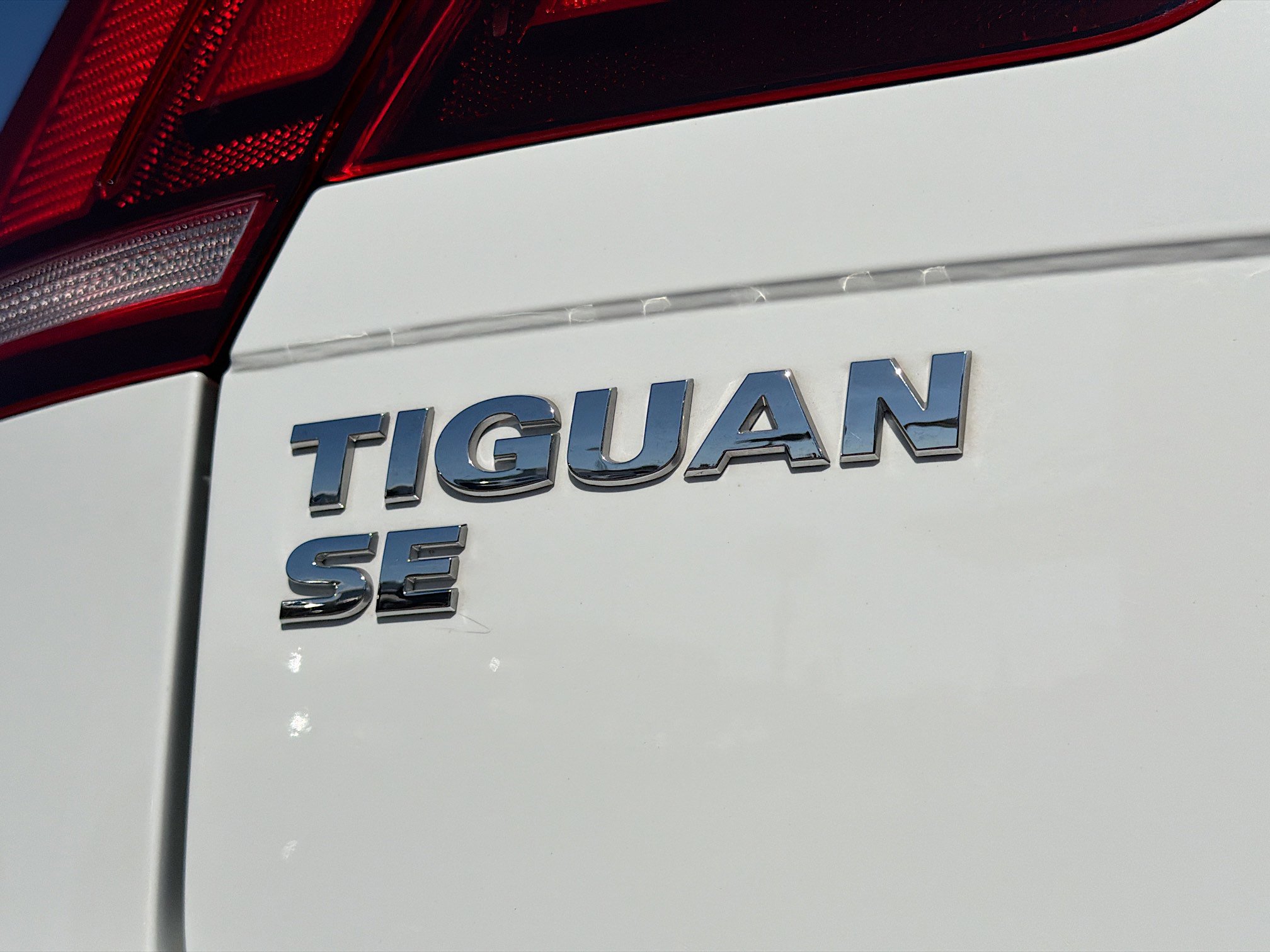 Used 2020 Volkswagen Tiguan SE image 11