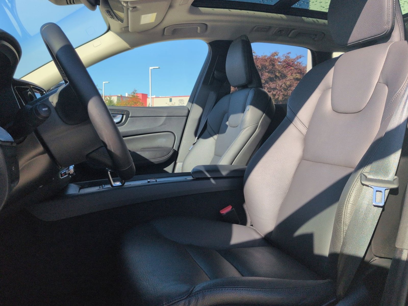 Certified 2025 Volvo XC60 B5 Plus image 13