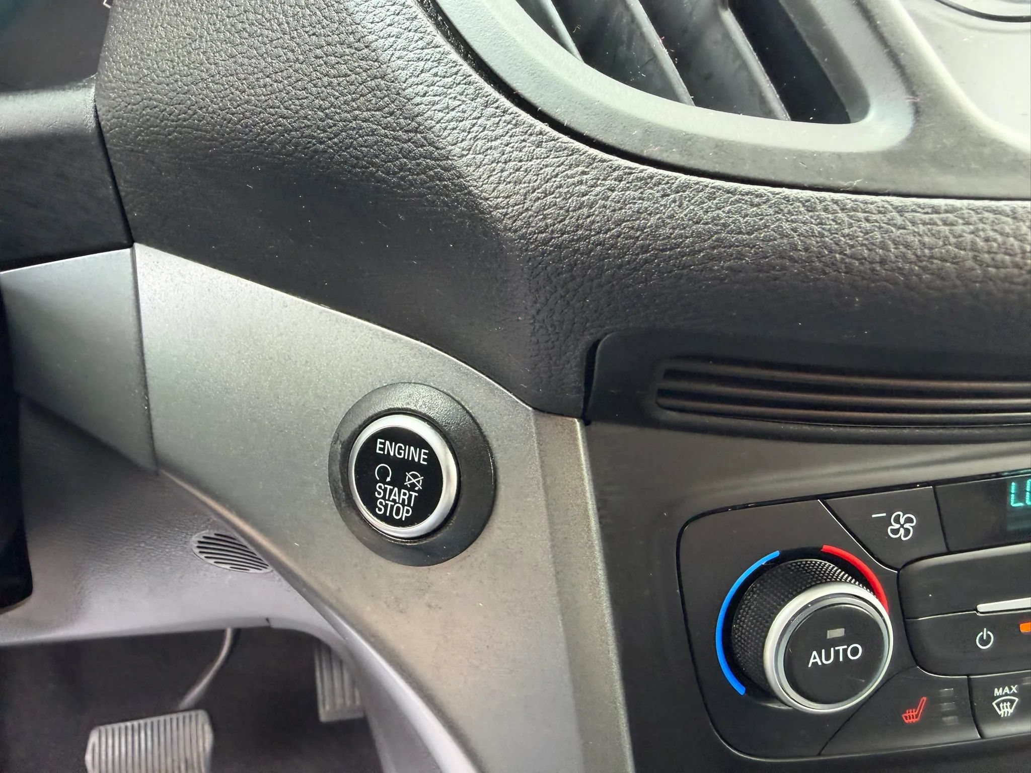 Used 2019 Ford Escape SE FWD image 21
