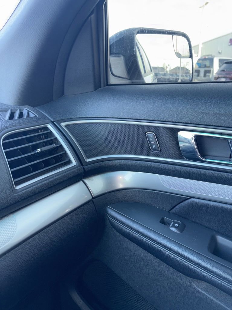 Used 2016 Ford Explorer XLT image 31