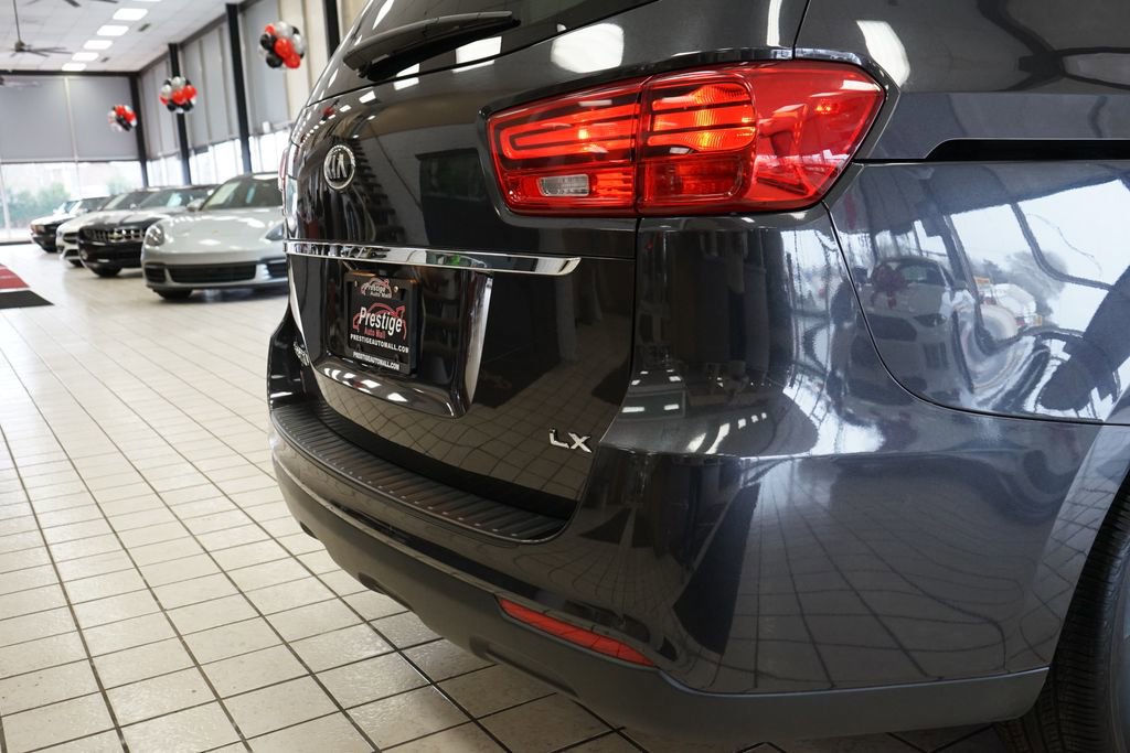 Used 2021 Kia Sedona LX image 16