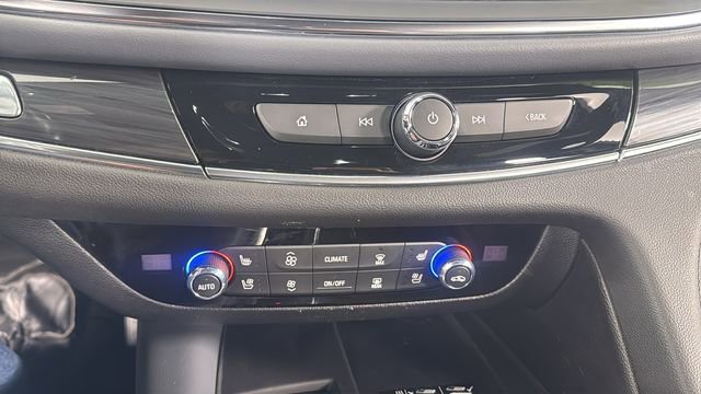Used 2024 Buick Enclave Premium image 30