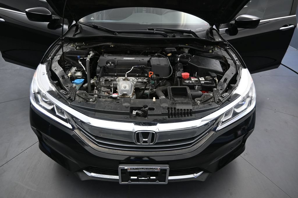 Used 2017 Honda Accord Sport image 12