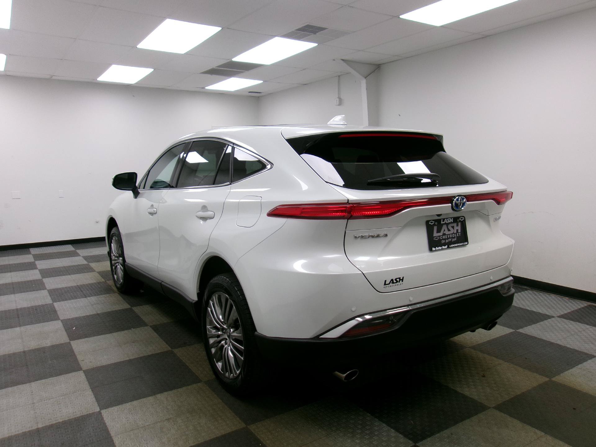 Used 2024 Toyota Venza Limited AWD/4WD image 2