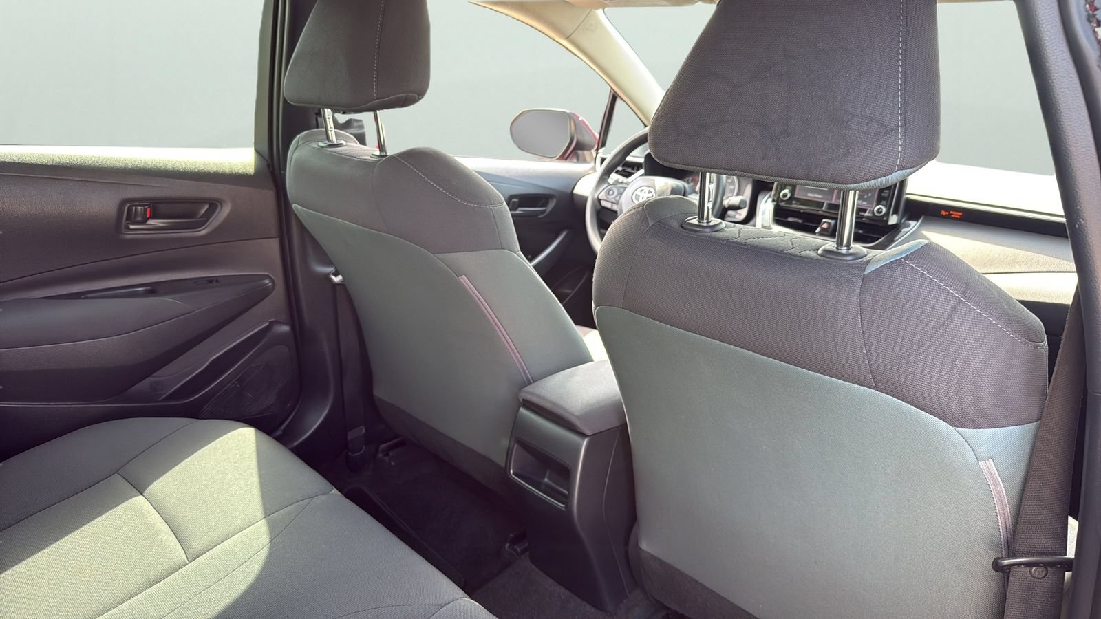 Used 2022 Toyota Corolla LE FWD image 27