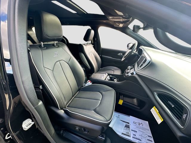 New 2026 Chrysler Pacifica Limited w/ S Appearance Package image 33