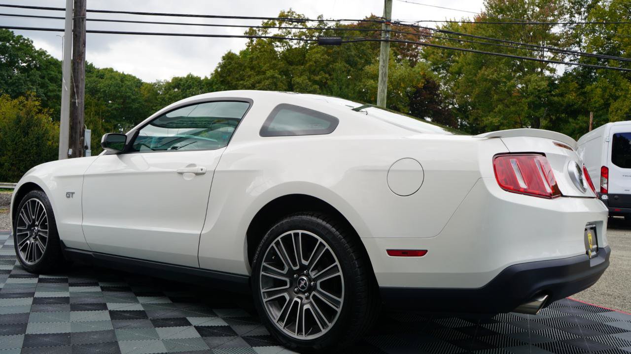 Used 2010 Ford Mustang GT RWD image 13