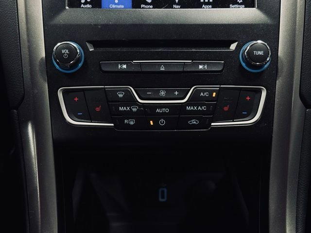 Used 2017 Ford Fusion SE w/ Fusion SE Technology Package image 31