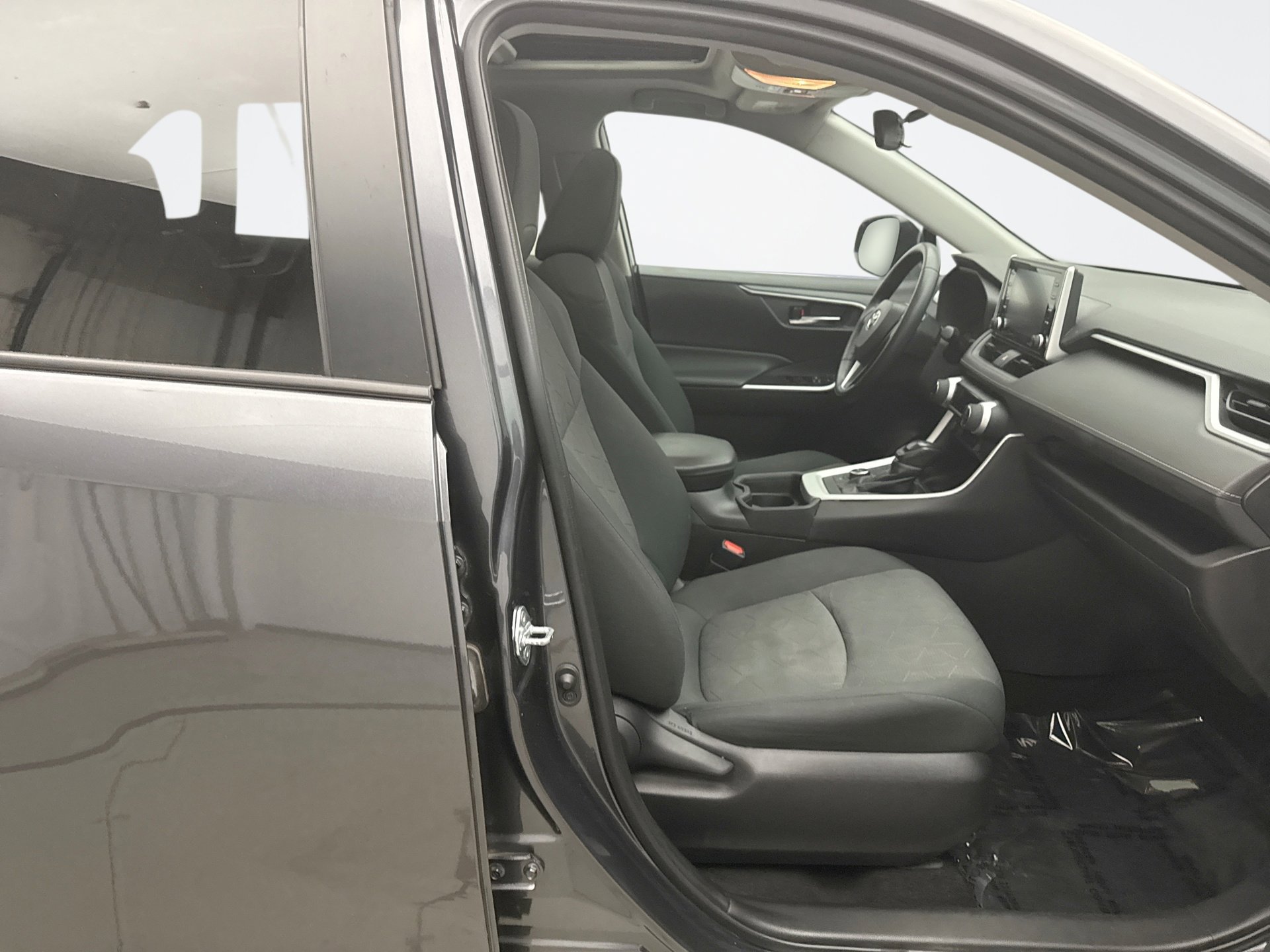 Used 2021 Toyota RAV4 XLE w/ Convenience Package AWD/4WD image 16