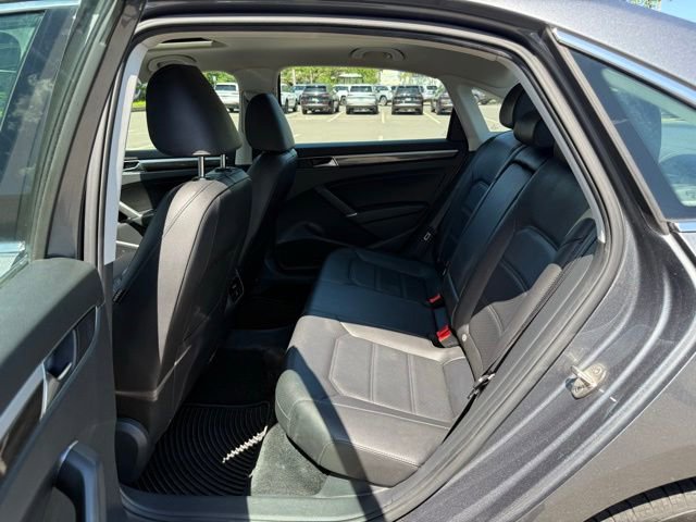 Used 2018 Volkswagen Passat 2.0T SE w/ SE Lighting Package FWD image 29