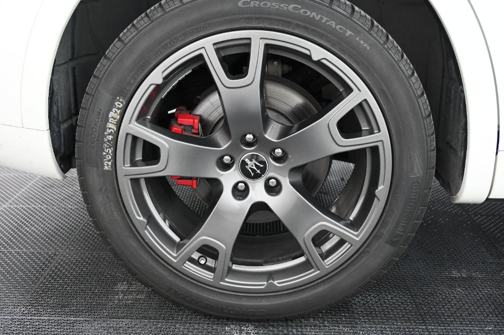 Used 2021 Maserati Levante AWD/4WD image 52