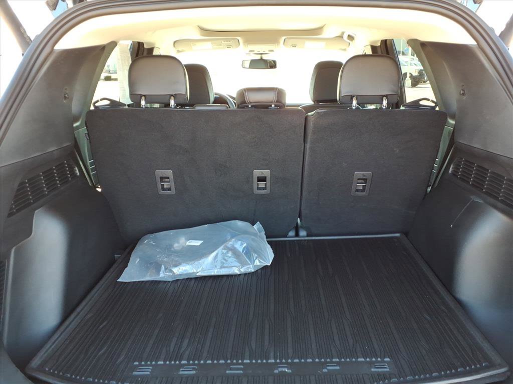 Used 2025 Ford Escape SE w/ PHEV Premium Package image 7