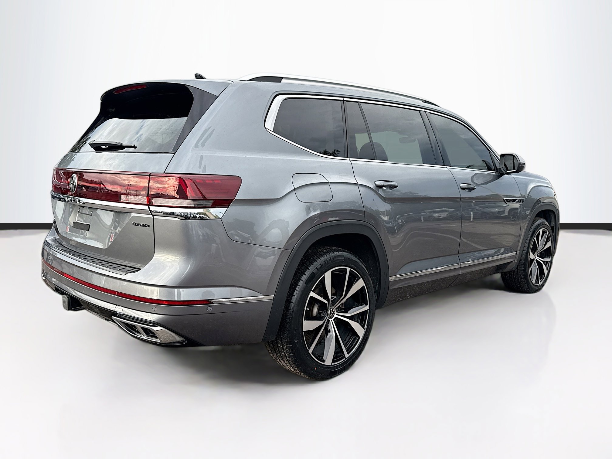 Used 2024 Volkswagen Atlas SEL Premium R-Line image 3