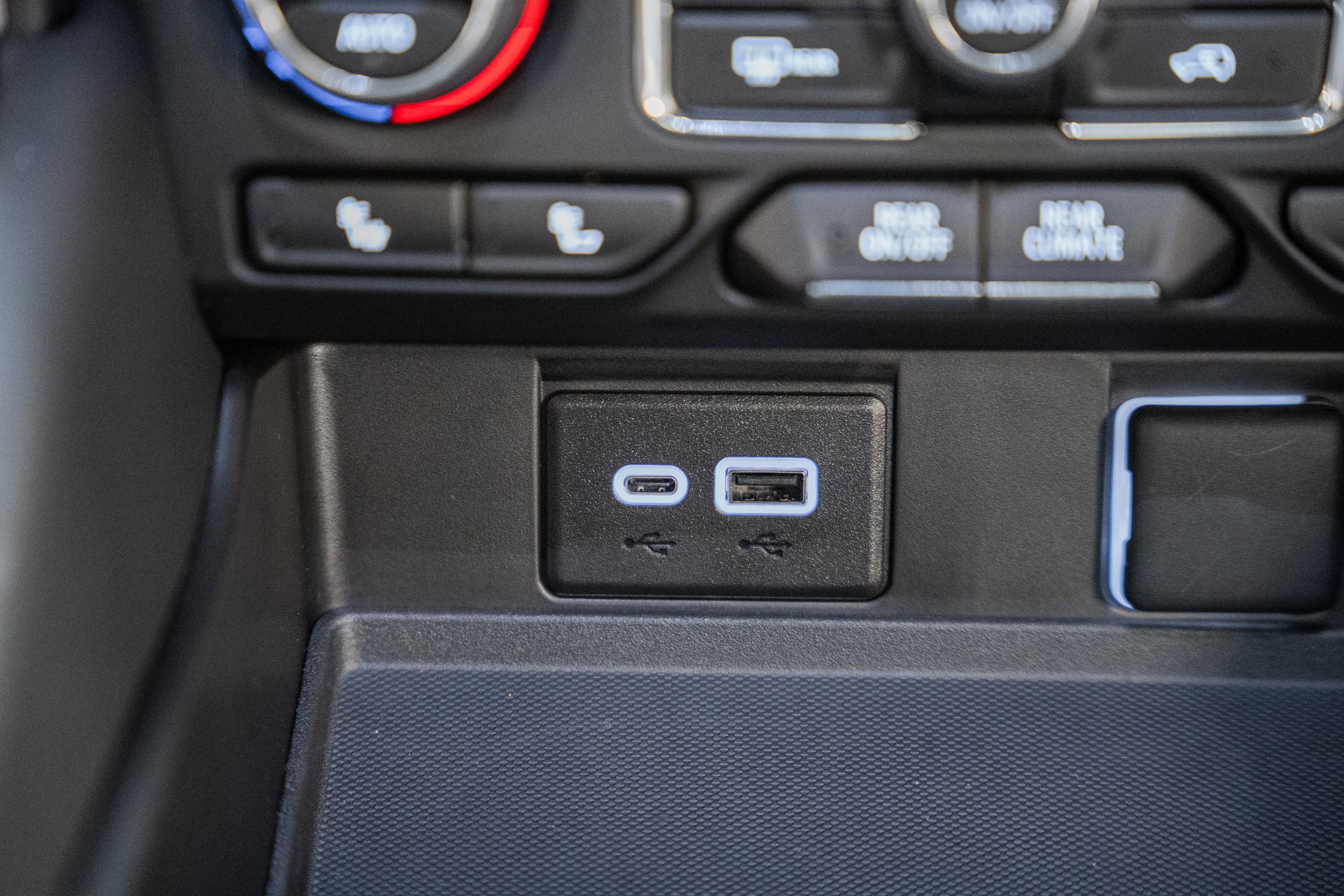 Used 2024 Chevrolet Tahoe Z71 image 30