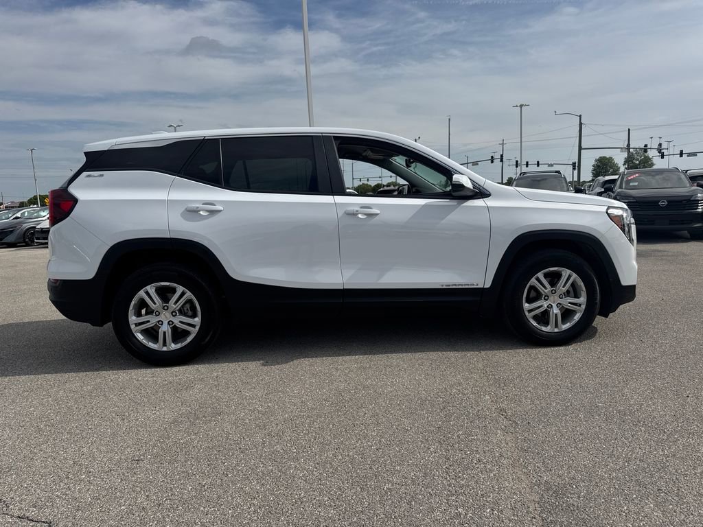 Used 2024 GMC Terrain SLE image 8