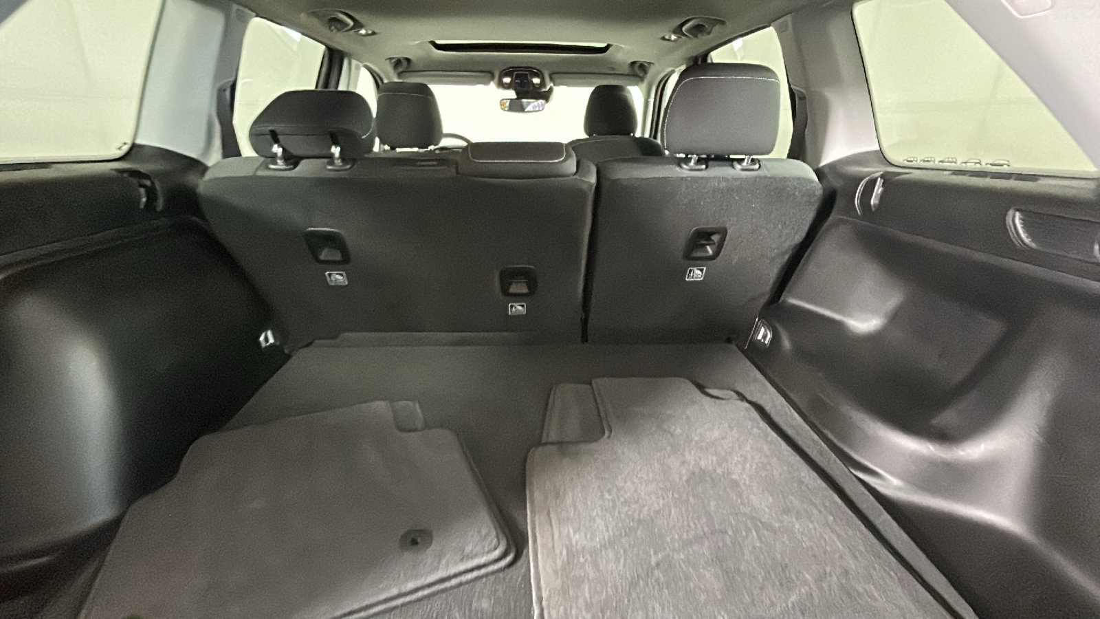 Used 2024 Jeep Grand Cherokee Laredo X AWD/4WD image 35