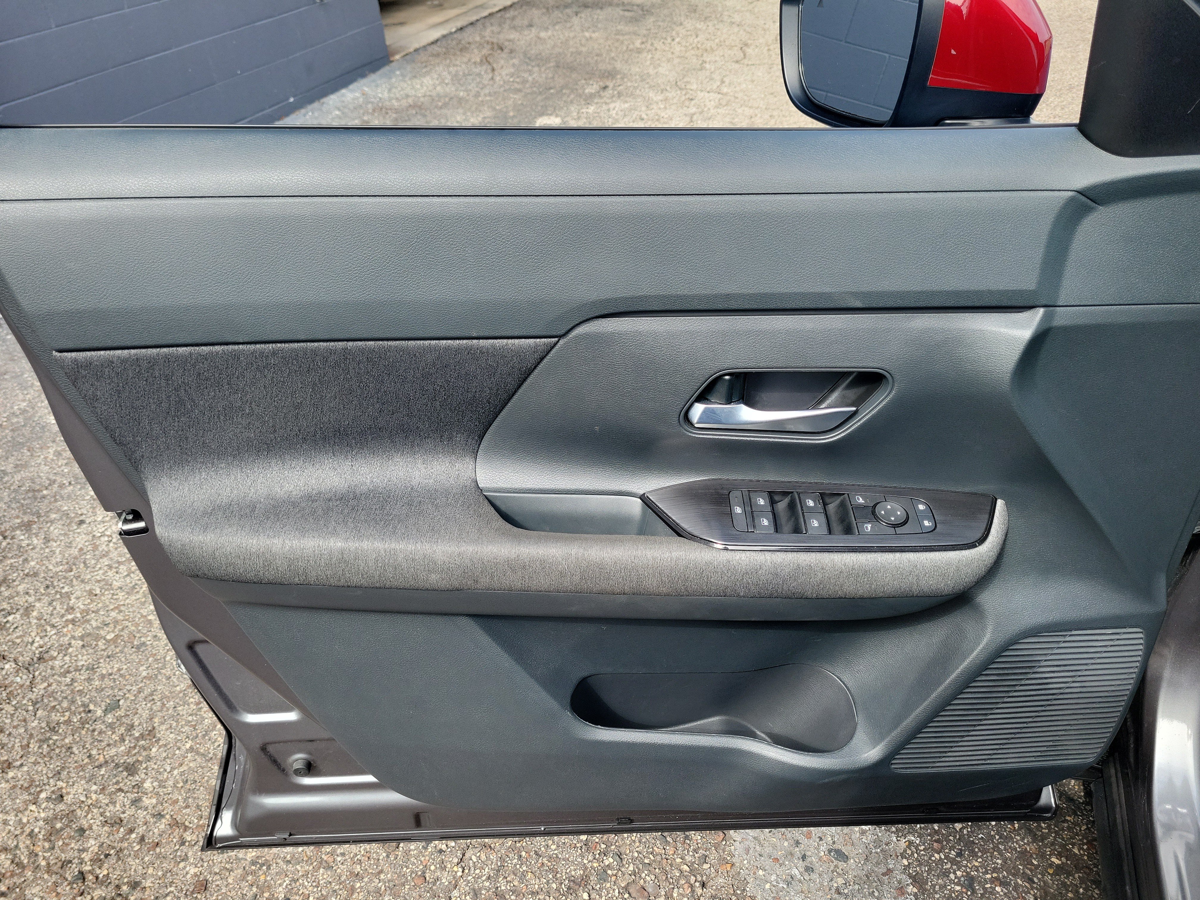 Certified 2025 Nissan Kicks SV FWD image 9