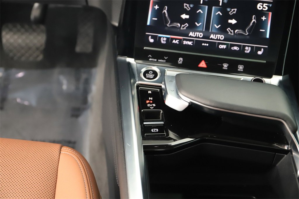 Used 2024 Audi Q8 e-tron Premium Plus w/ Premium Plus Package image 21