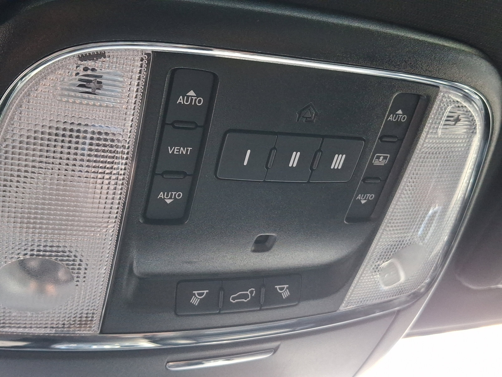 Used 2020 Jeep Grand Cherokee Limited w/ Luxury Group II image 27