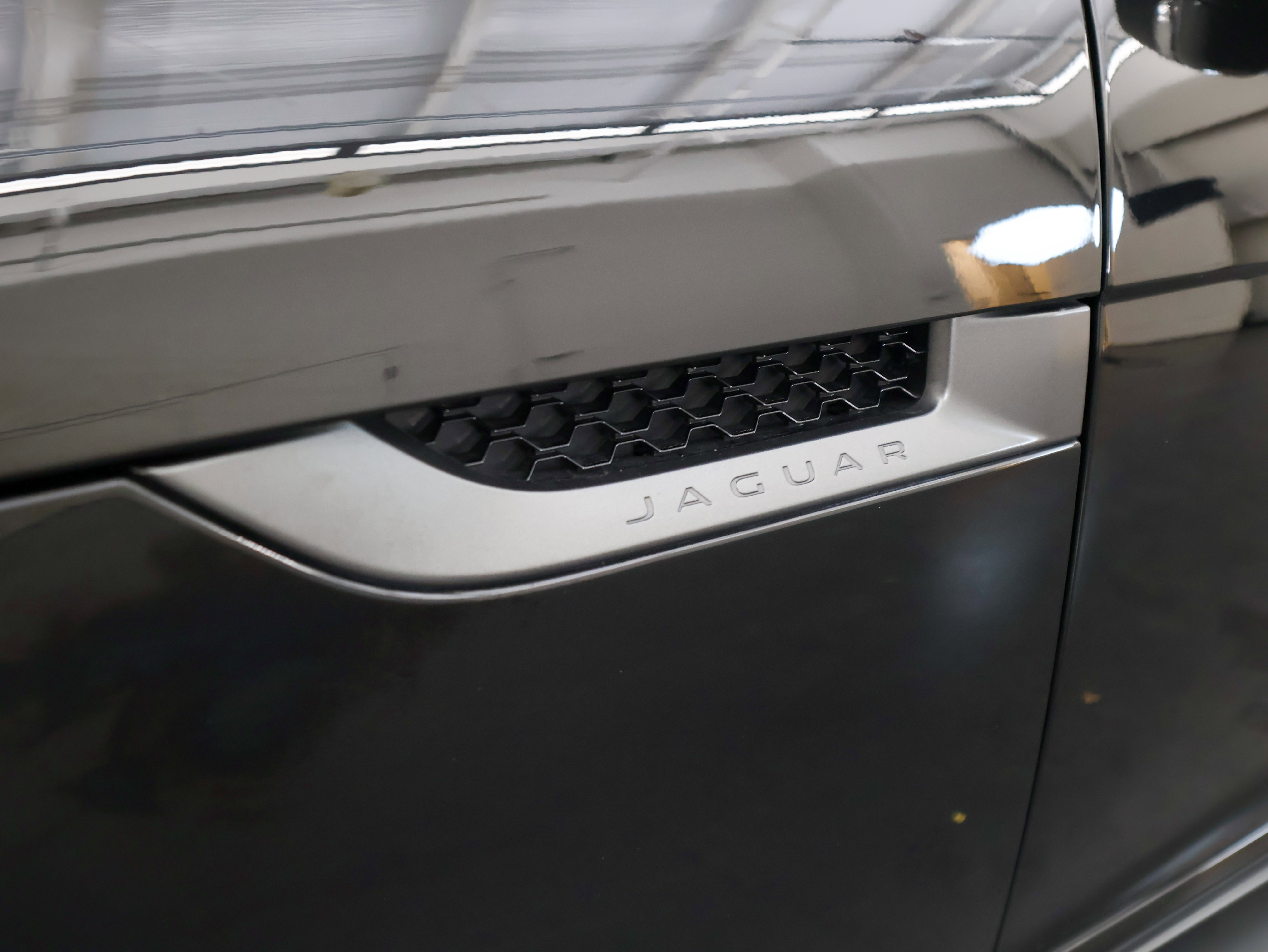 Used 2018 Jaguar F-TYPE 400 Sport image 43