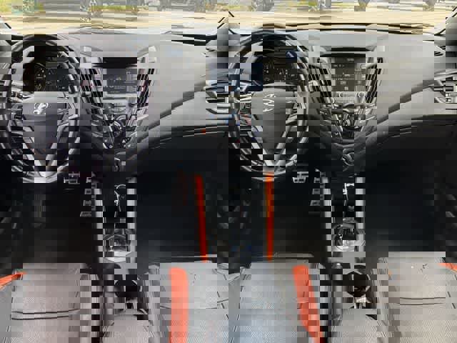 Used 2017 Hyundai Veloster Turbo image 17