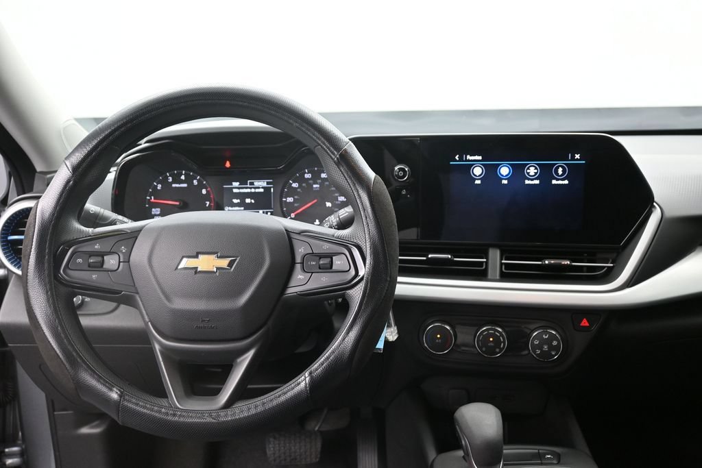 Used 2025 Chevrolet Trax LS FWD image 11