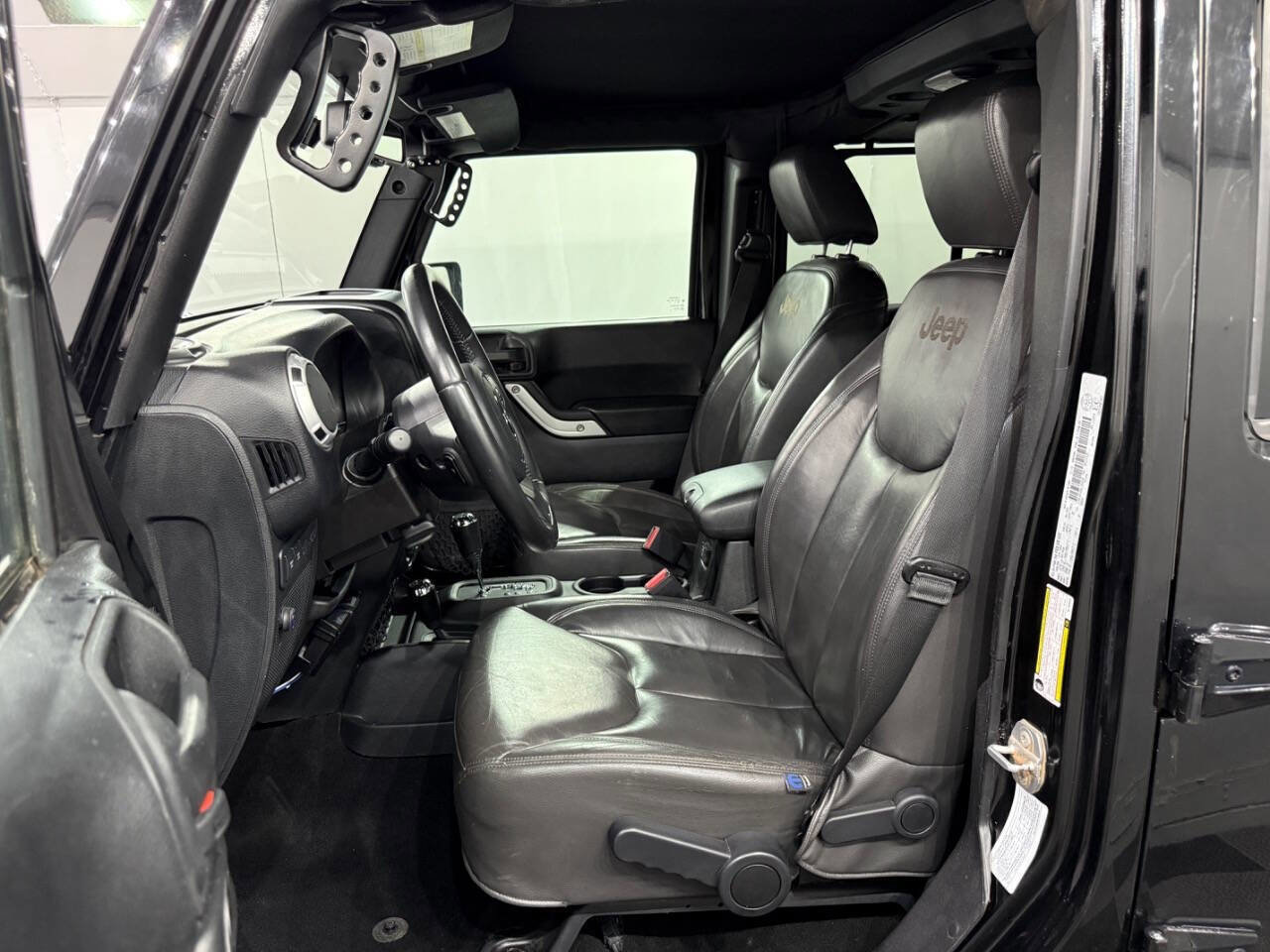 Used 2016 Jeep Wrangler Unlimited Rubicon w/ Max Tow Package image 29