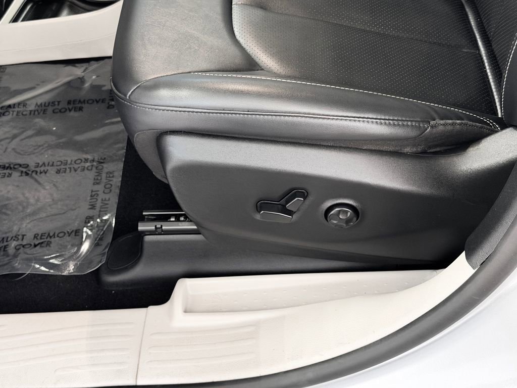 Used 2024 Chrysler Pacifica Touring-L image 25