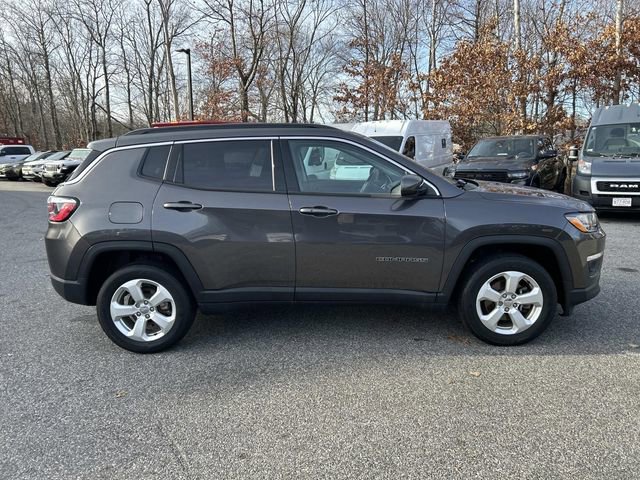 Used 2019 Jeep Compass Latitude image 2