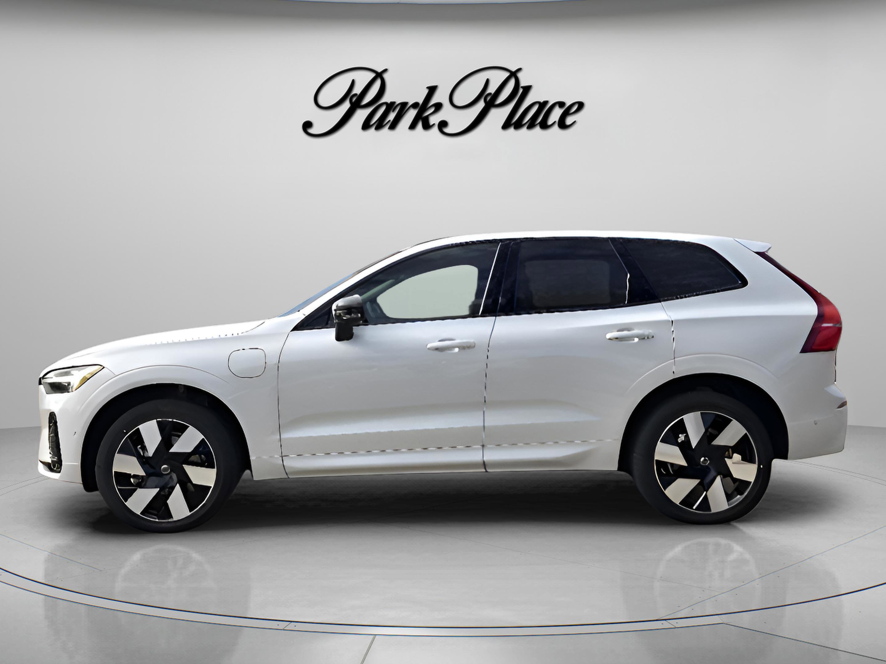 Used 2025 Volvo XC60 T8 Plus w/ Protection Package Premier image 3