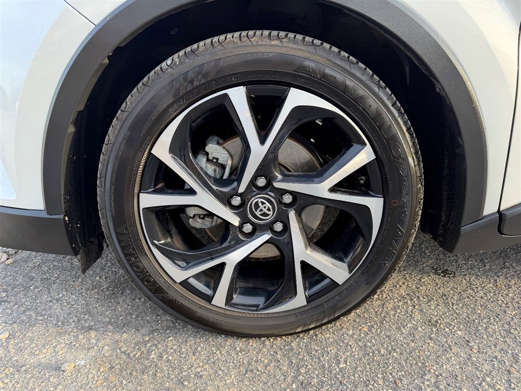 Used 2019 Toyota C-HR image 10