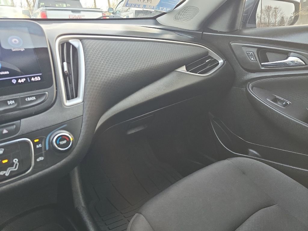 Used 2021 Chevrolet Malibu RS image 33