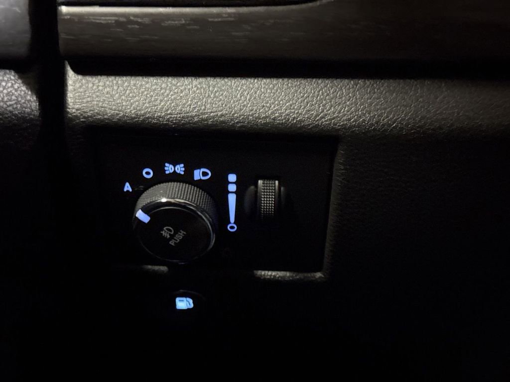 Used 2018 Jeep Grand Cherokee Altitude image 19