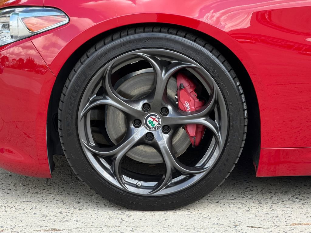 Used 2017 Alfa Romeo Giulia Ti w/ TI 19" Sport Package image 11