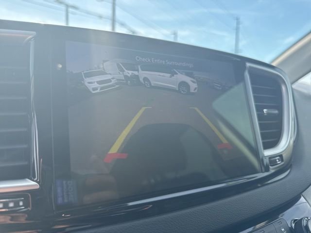 Used 2023 Chrysler Pacifica Touring-L FWD image 30