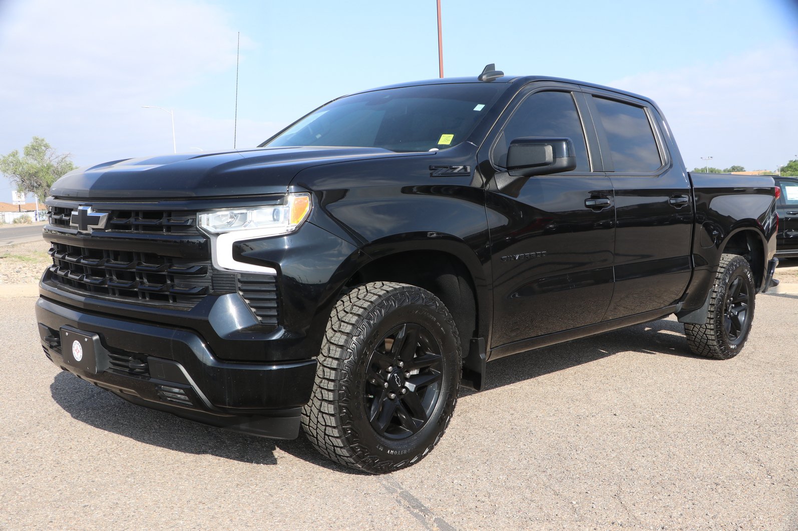Used 2023 Chevrolet Silverado 1500 RST w/ Z71 Off-Road Package AWD/4WD image 3