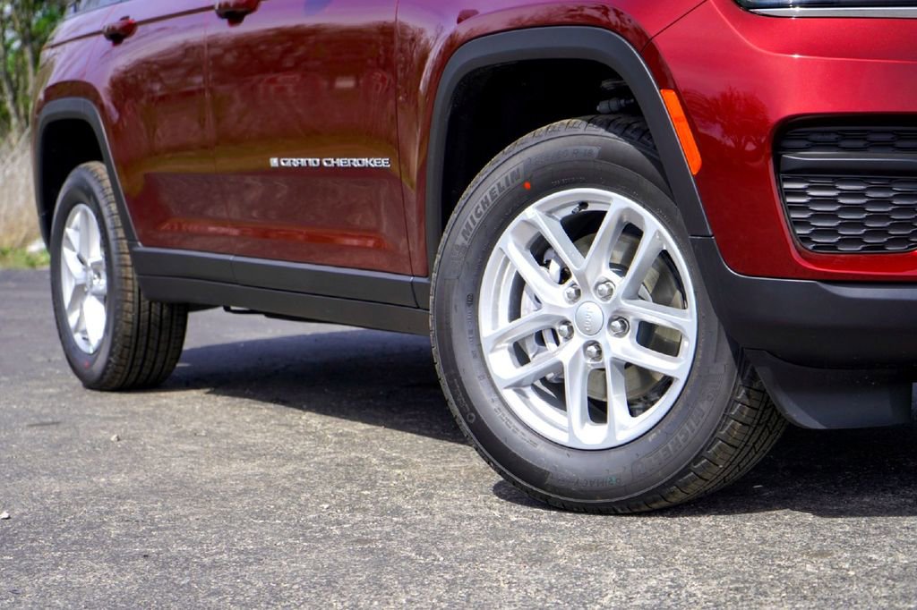 New 2026 Jeep Grand Cherokee Laredo RWD image 3