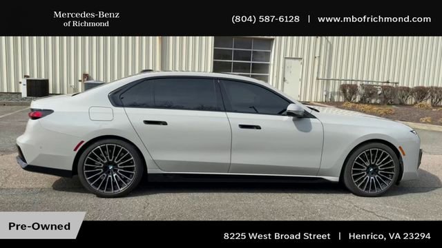 Used 2025 BMW 760i xDrive w/ Premium Package image 3