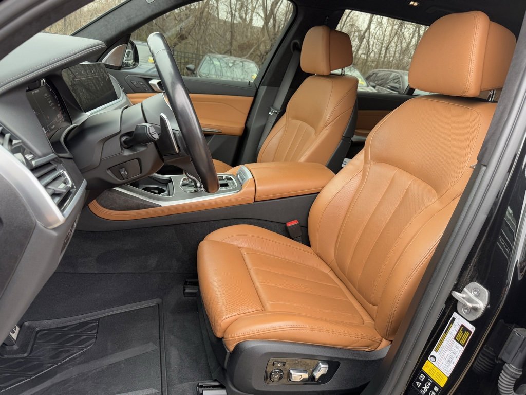 Used 2021 BMW X7 M50i image 30