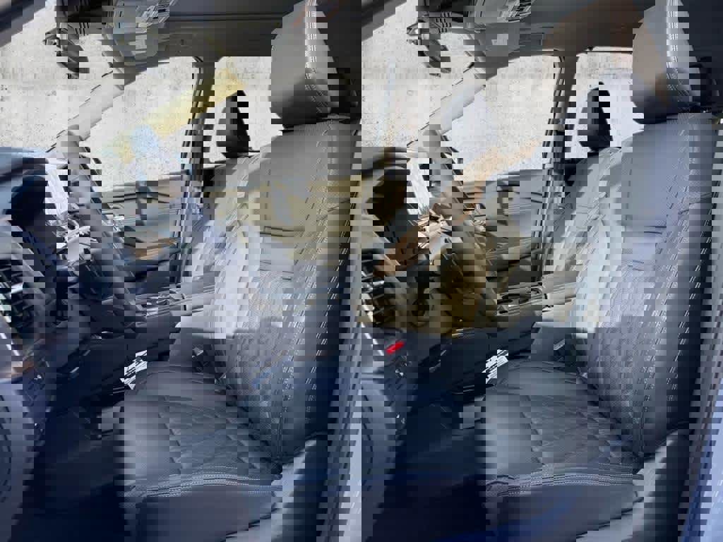 New 2025 Nissan Rogue Platinum w/ Tech Package image 4