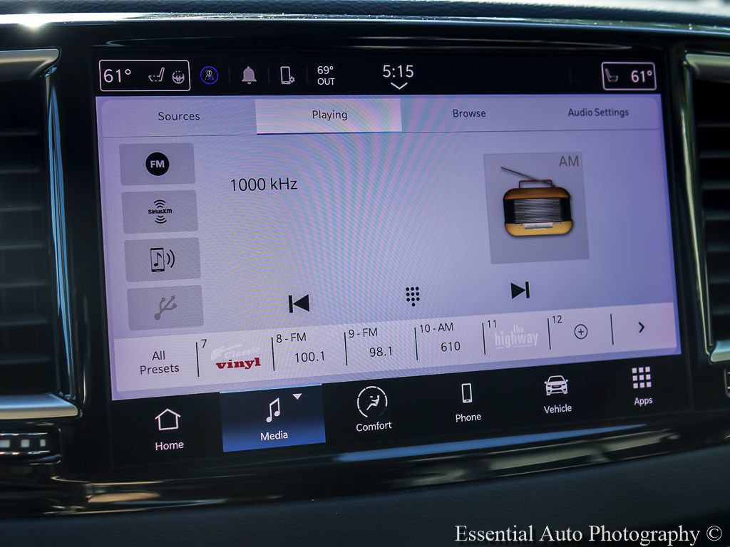 Used 2024 Chrysler Pacifica Touring-L FWD image 20