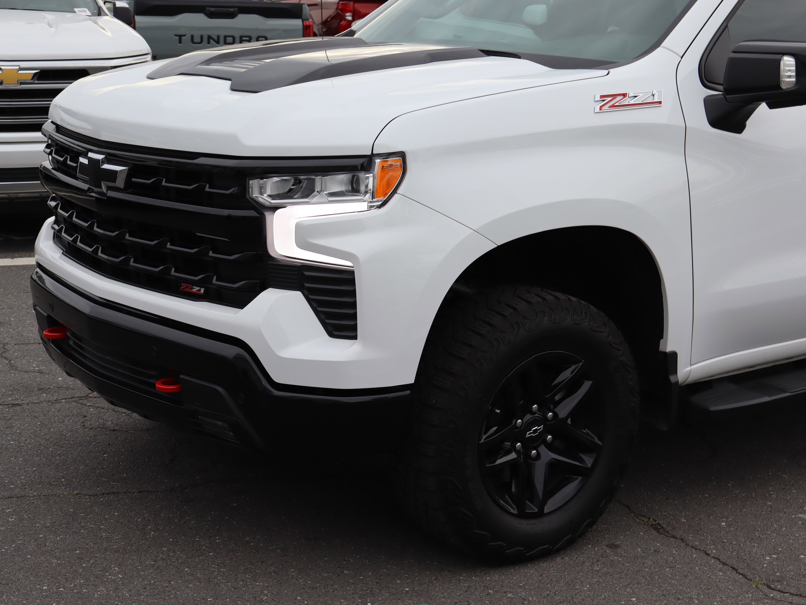 Used 2024 Chevrolet Silverado 1500 LT Trail Boss w/ LT Trail Boss Premium Package AWD/4WD image 6