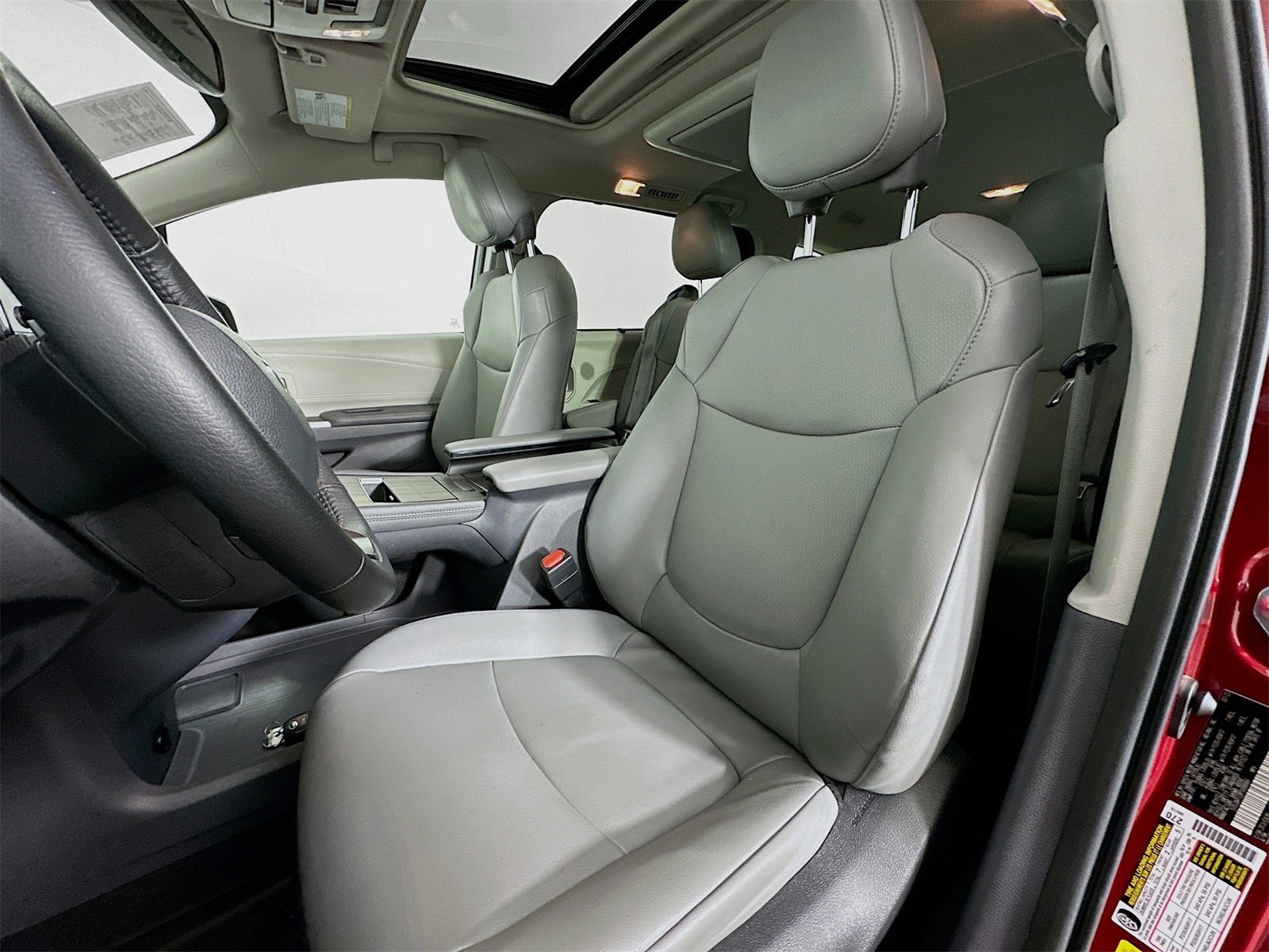 Certified 2023 Toyota Sienna XLE image 22