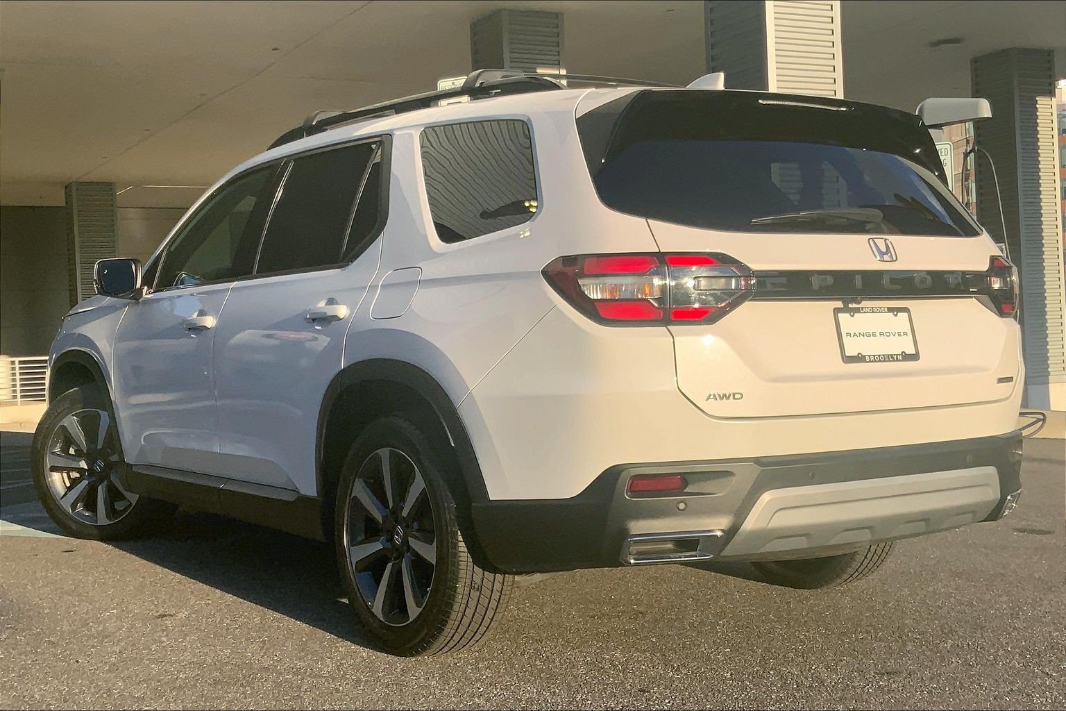 Used 2025 Honda Pilot Touring image 11