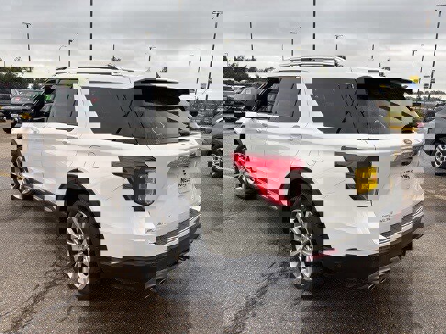 Used 2021 Ford Explorer Platinum image 4