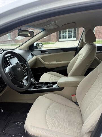 Used 2018 Hyundai Sonata SE FWD image 11