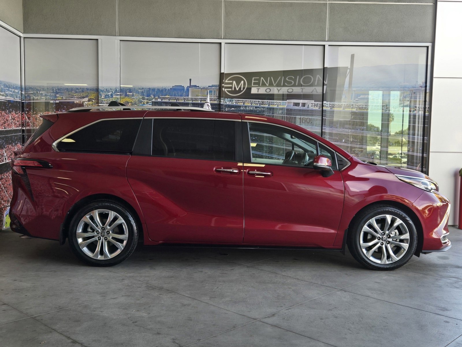 Certified 2022 Toyota Sienna Platinum image 4