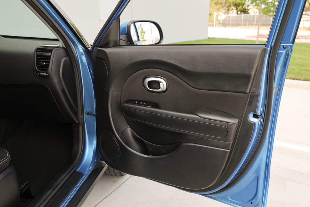 Used 2016 Kia Soul + w/ Designer's Package image 18
