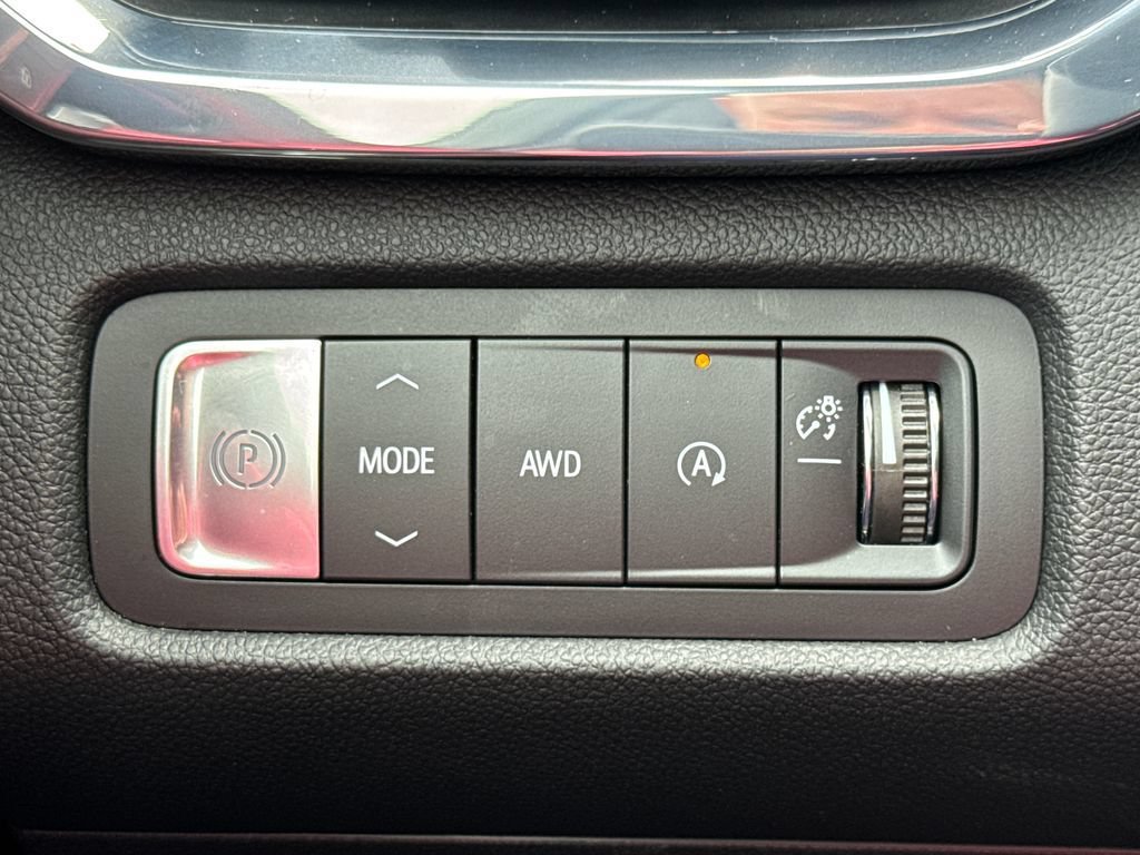 Certified 2026 GMC Acadia Denali w/ Super Cruise Package AWD/4WD image 33