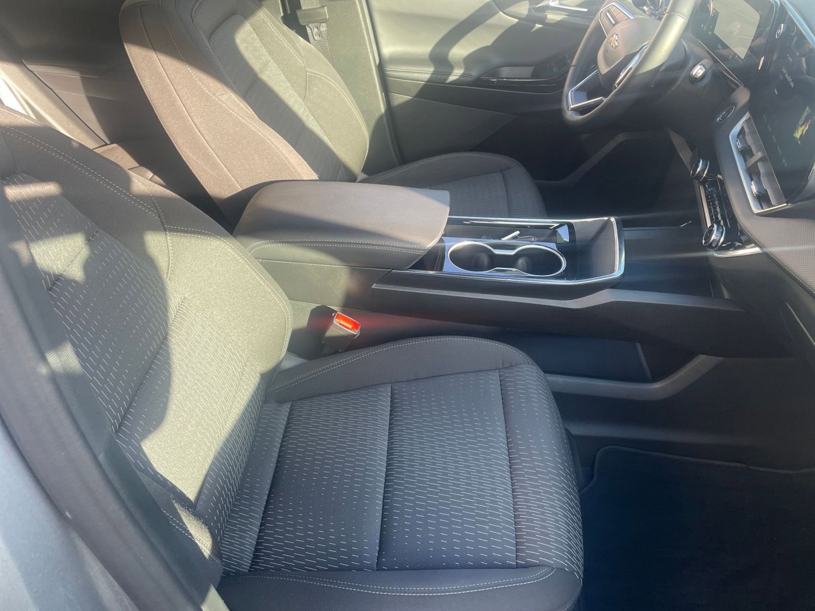 Used 2025 Chevrolet Equinox LT image 35